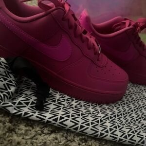 Nike air jordan low dunk hot pink 8.5 in women's no tags